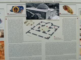 Après avoir cherché l'église de la Rotonda, qui n'est pas facile à trouver car elle est cachée de la route, voici un panneau explicatif avec l'intérieur de l'église, malheureusement celle-ci est fermée.
