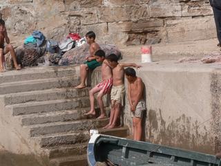 L'eau ne semble pas si chaude que ça !