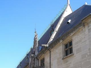 Le Palais Ducal. Sur un ancien château médiéval, le duc de Lorraine, René II a fait construire une nouvelle résidence à partir de 1502. Il est achevé sous le règne de Charles III.