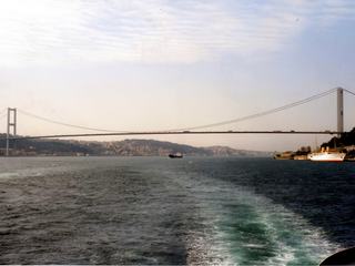 Le pont du Bosphore. Ce fil si ténu qui relie l'Europe à l'Asie !