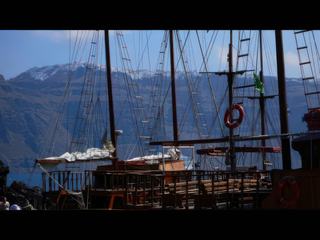 Excursion en caïque à l’île de Nea Kameni (cratère du volcan) et à l’île de Thirassia – Grèce