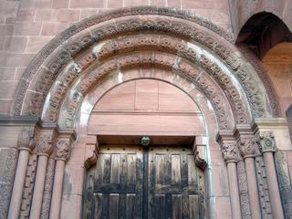 Portail roman de la cathédrale