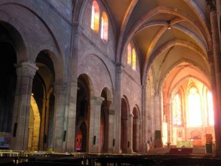 Vue intérieure de la nef de la cathédrale