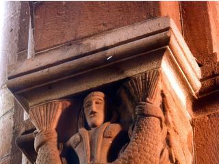 Chapiteau roman avec Sirène dans le bas-côté sud de la cathédrale