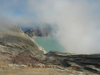 Lac d'acide du volcan Kawah Ijen