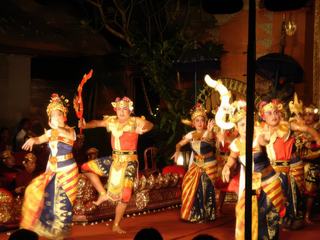Spectacle de danse traditionnelle à Ubud au centre de Bali