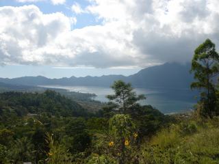 Le lac Batur au centre de Bali
