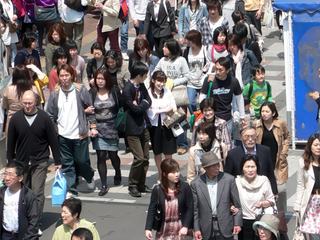 Il ne faut pas être agoraphobe! Harajuku station dimanche.